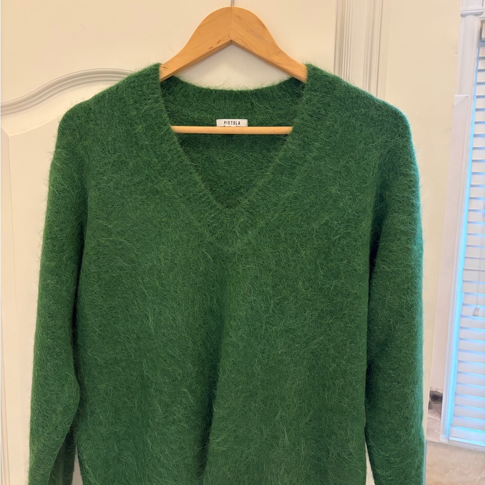 Pistola Fuzzy Green Kit V-Neck Sweater small